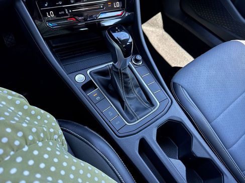 Used 2025 Volkswagen Jetta SE FWD image 19
