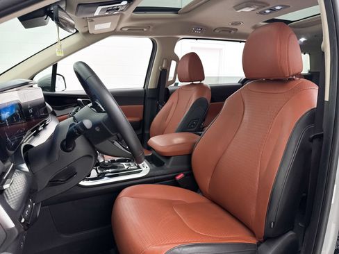 Certified 2024 Kia Carnival SX Prestige FWD image 22
