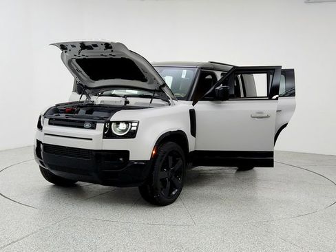 New 2026 Land Rover Defender 110 X-Dynamic SE image 9