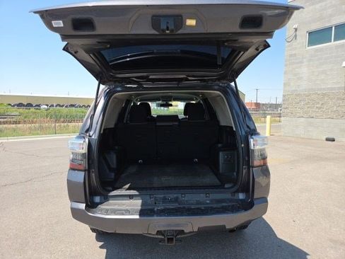 Used 2015 Toyota 4Runner SR5 AWD/4WD image 16