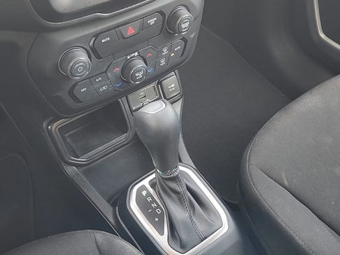 Used 2019 Jeep Renegade Latitude w/ Popular Equipment Group image 14