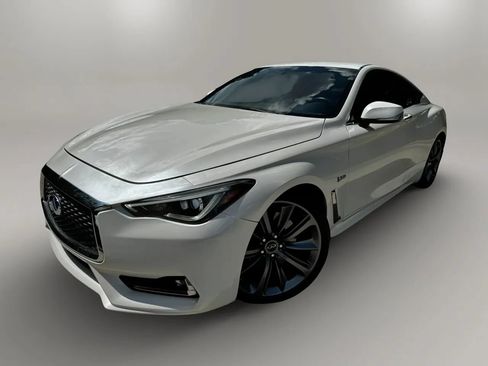 Used 2018 INFINITI Q60 Red Sport 400 w/ Sensory Package 3.0T Sport RWD image 8