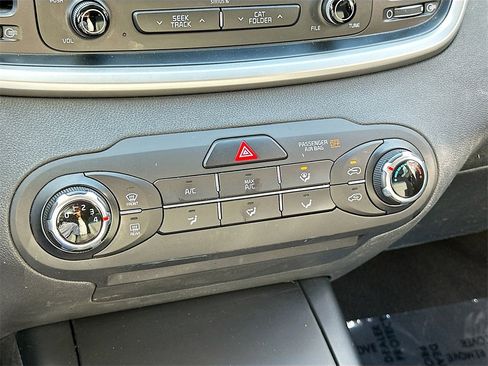 Used 2017 Kia Sorento LX image 15