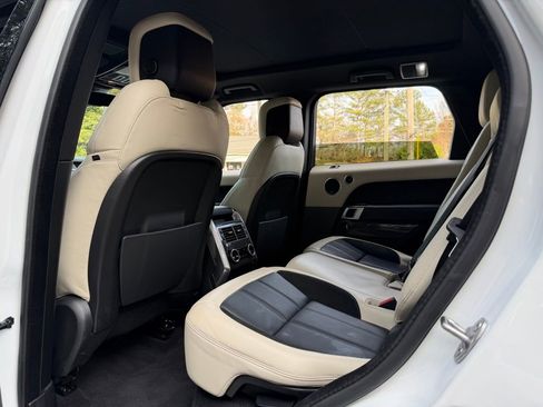 Used 2022 Land Rover Range Rover Sport HST image 30