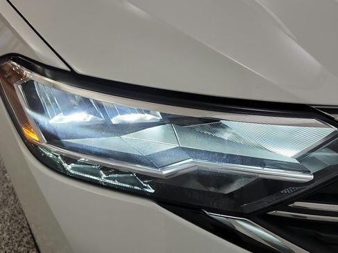 Used 2022 Volkswagen Jetta SE w/ Panoramic Sunroof Package FWD image 35