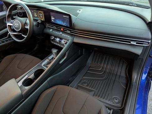 Used 2023 Hyundai Elantra SEL w/ Convenience Package image 20