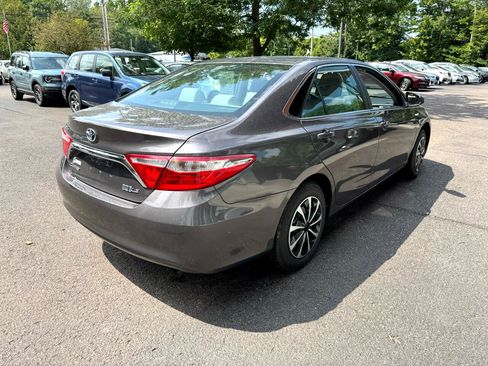 Used 2017 Toyota Camry LE image 5