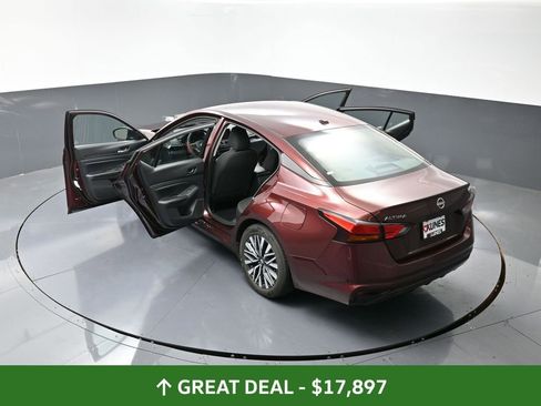 Used 2024 Nissan Altima 2.5 SV image 60