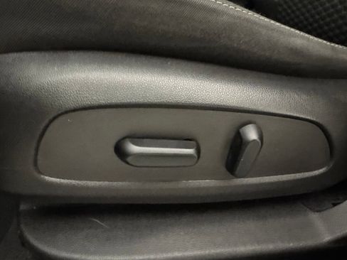 Used 2017 GMC Acadia SLE FWD image 19