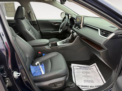 Used 2022 Toyota RAV4 Limited image 15