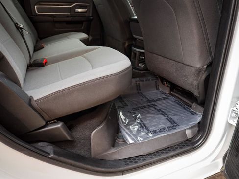 Used 2022 RAM 2500 Big Horn w/ Cold Weather Group image 28