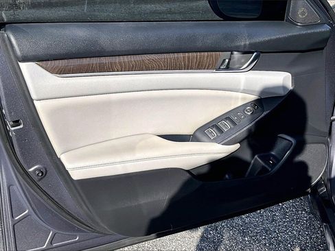 Used 2019 Honda Accord EX image 17