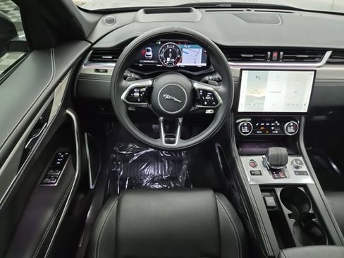 Used 2024 Jaguar F-PACE R-Dynamic S image 12