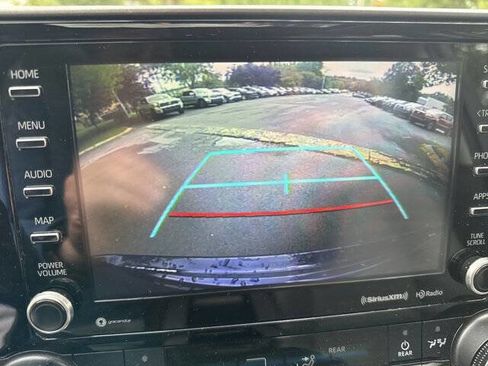 Used 2020 Toyota Highlander XLE image 25