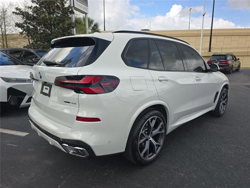 Used 2024 BMW X5 sDrive40i w/ M Sport Package image 3