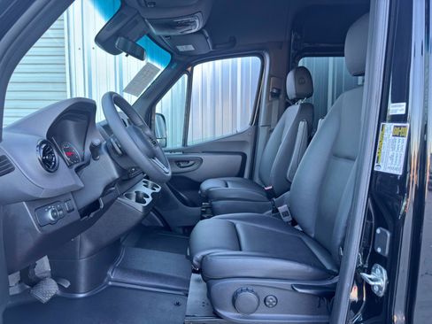 Used 2024 Mercedes-Benz Sprinter 2500 image 16