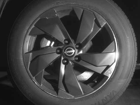 Used 2025 Nissan Rogue SV FWD image 12