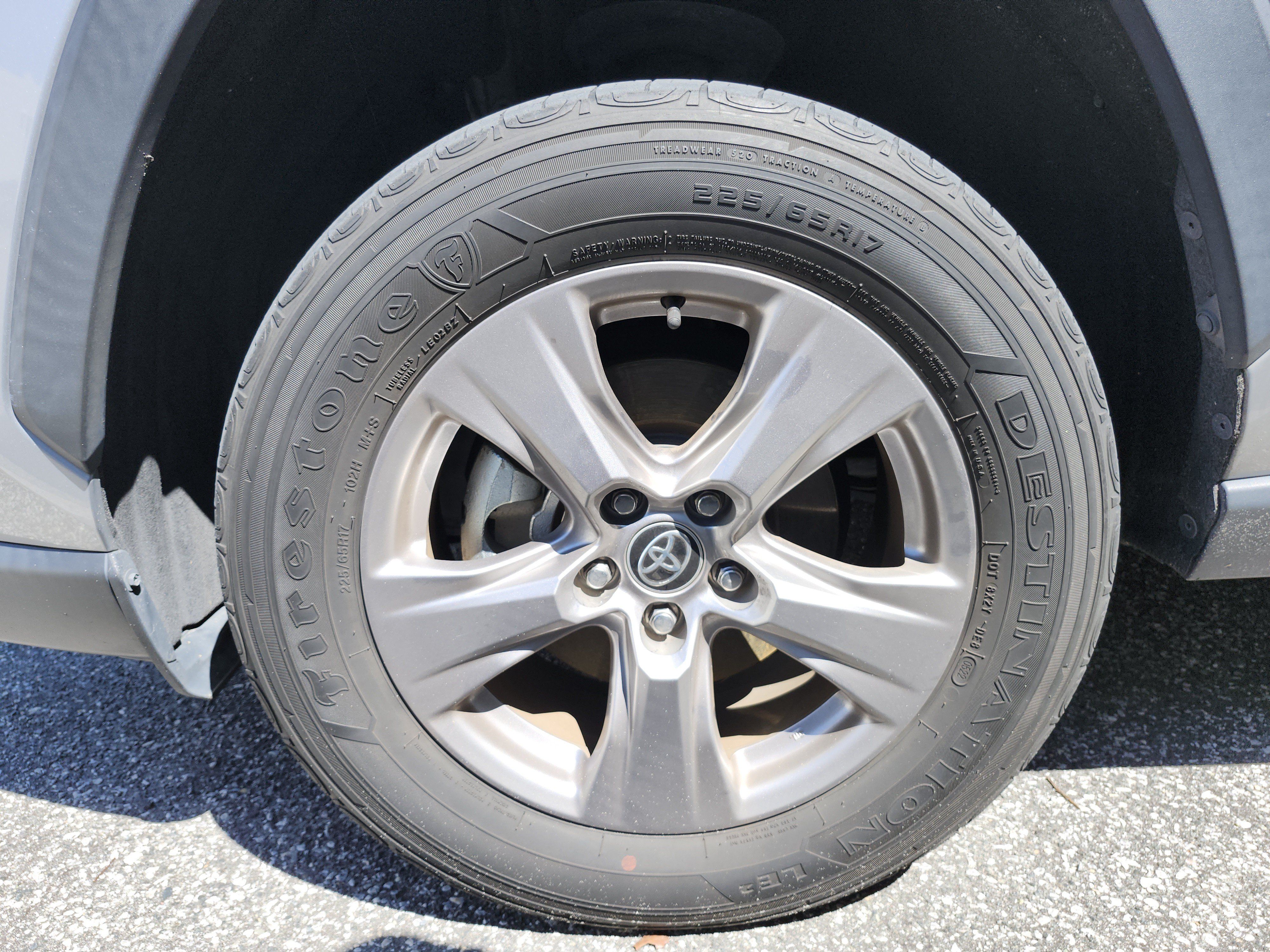 Used 2022 Toyota RAV4 XLE FWD image 13