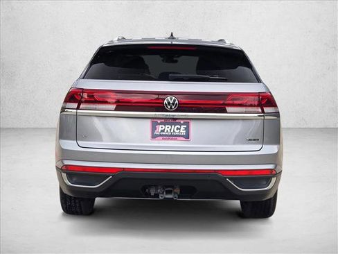 Used 2025 Volkswagen Atlas Cross Sport SE image 6