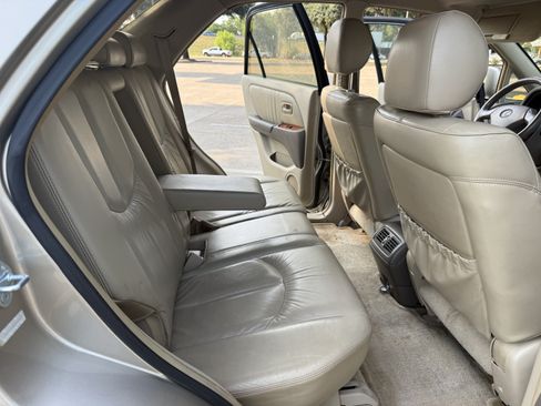 Used 1999 Lexus RX 300 w/ Premium Pkg FWD image 17