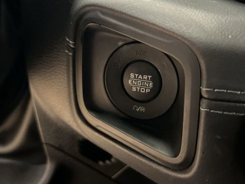 Used 2025 Jeep Wrangler Unlimited Sahara AWD/4WD image 30