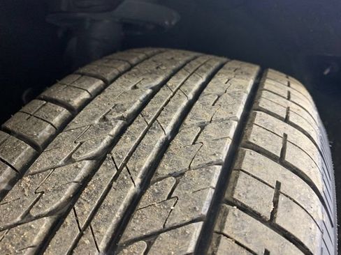 Used 2024 Chrysler Pacifica Limited FWD image 38