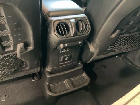 Used 2019 Jeep Wrangler Unlimited Rubicon image 25