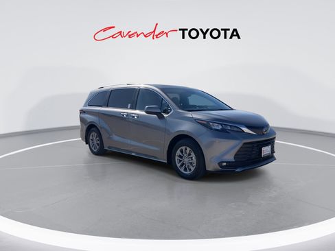 Certified 2026 Toyota Sienna XLE image 2