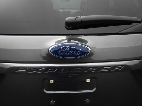 Used 2019 Ford Explorer XLT w/ Equipment Group 202A AWD/4WD image 28
