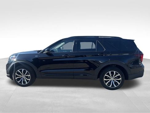 Used 2025 Ford Explorer ST-Line image 3