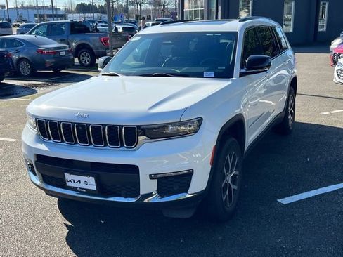 Used 2024 Jeep Grand Cherokee L Limited w/ Luxury Tech Group II image 4