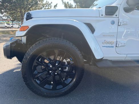Used 2022 Jeep Wrangler Unlimited Sahara w/ Cold Weather Group AWD/4WD image 10