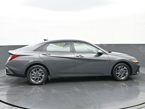 Certified 2024 Hyundai Elantra SEL image 3