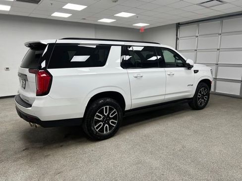 Used 2024 GMC Yukon XL AT4 w/ AT4 Premium Package AWD/4WD image 10