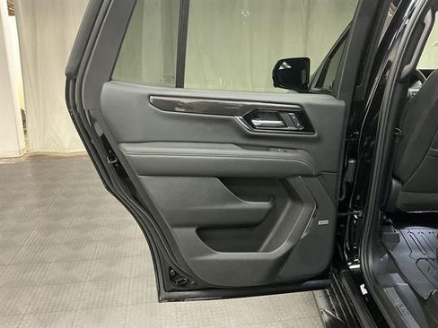 New 2026 GMC Yukon Elevation w/ LPO, Elevation Black Package AWD/4WD image 17