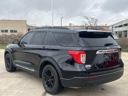Used 2023 Ford Explorer XLT image 9