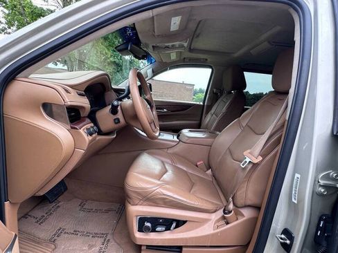 Used 2015 Cadillac Escalade Platinum AWD/4WD image 12