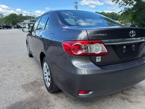 Used 2013 Toyota Corolla LE FWD image 12