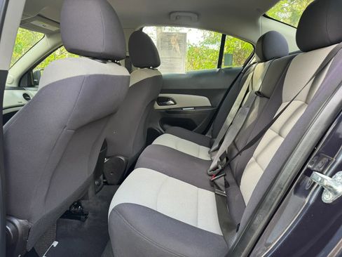 Used 2014 Chevrolet Cruze LS FWD image 11