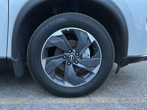 Certified 2025 Nissan Rogue SV image 29