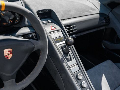 Used 2005 Porsche Carrera GT RWD image 19