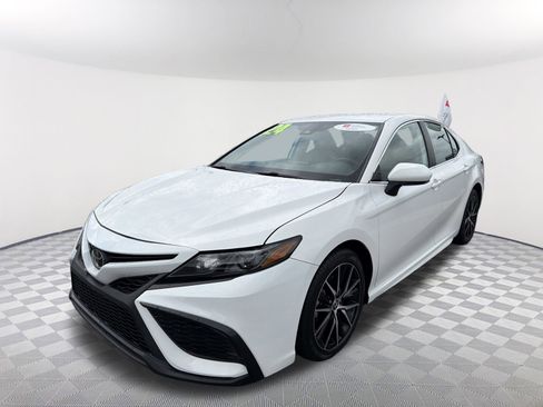 Certified 2024 Toyota Camry SE image 3