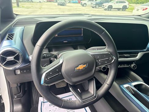 Used 2024 Chevrolet Equinox EV LT FWD image 8