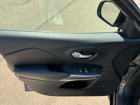 Used 2022 Jeep Cherokee Limited w/ Mopar Interior Package image 14