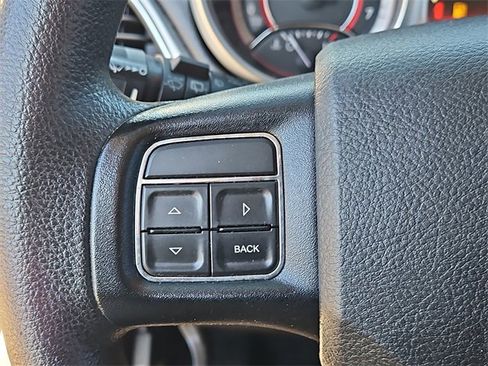 Used 2017 Dodge Journey SE w/ Flexible Seating Group image 19