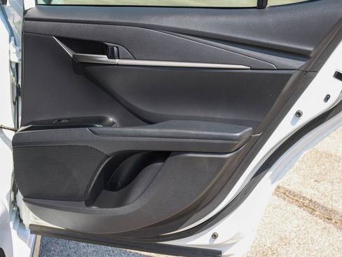 Used 2025 Toyota Camry SE w/ Convenience Package FWD image 10