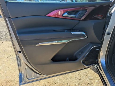 New 2026 Chevrolet Traverse RS w/ LPO, Floor Liner Package image 8