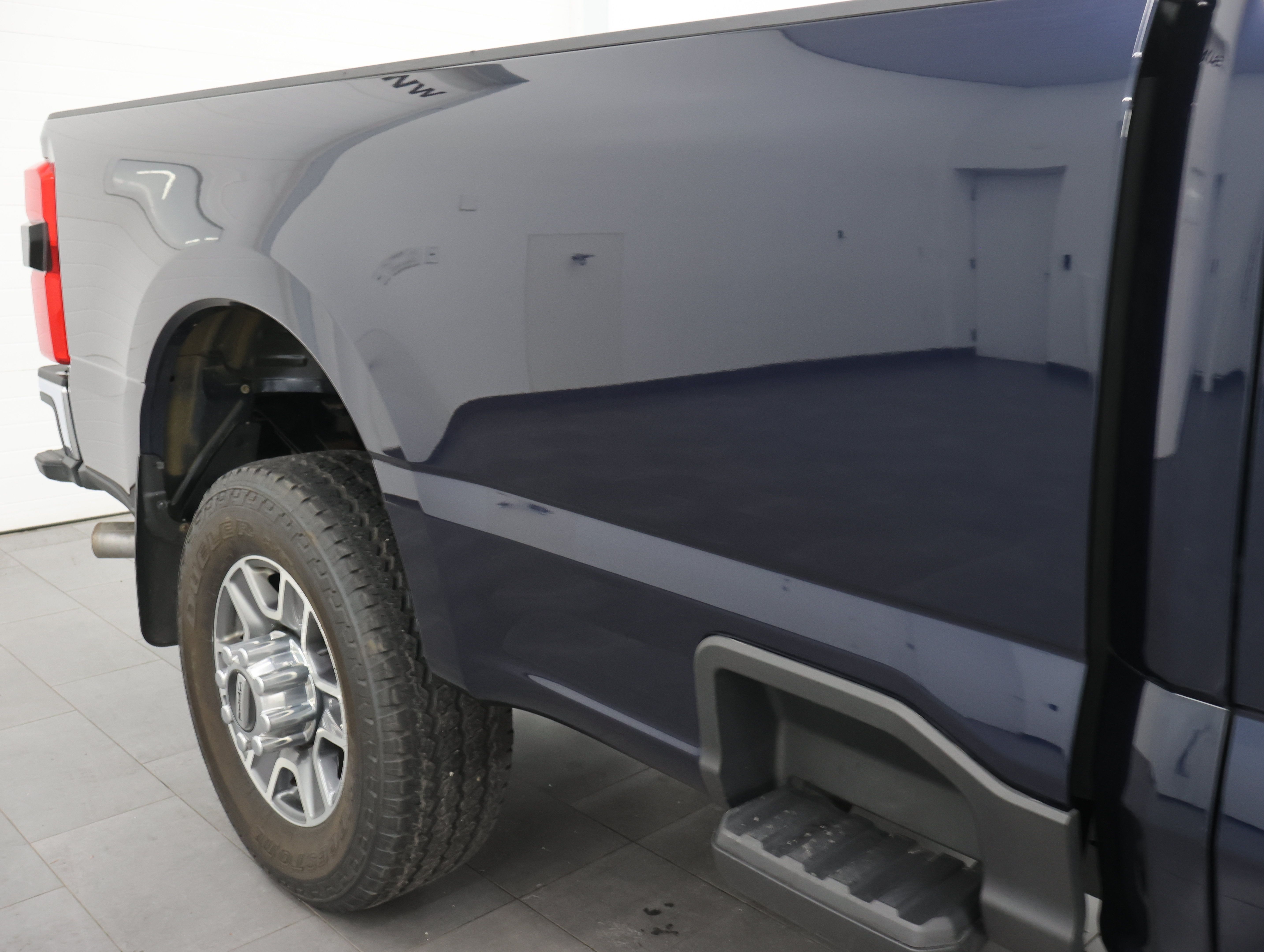 Used 2023 Ford F350 Lariat w/ FX4 Off-Road Package AWD/4WD image 28