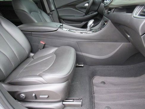 Used 2020 Buick Envision Essence image 9