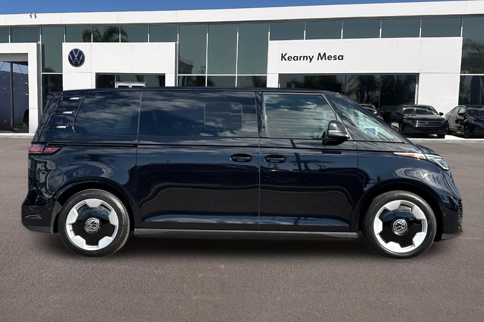 Used 2025 Volkswagen ID. Buzz Pro S RWD image 3